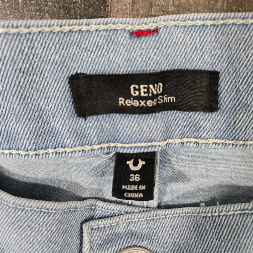 True Religion Geno Slim Fit Varsity Patch Denim Jeans Light Wash Deadstock NWT